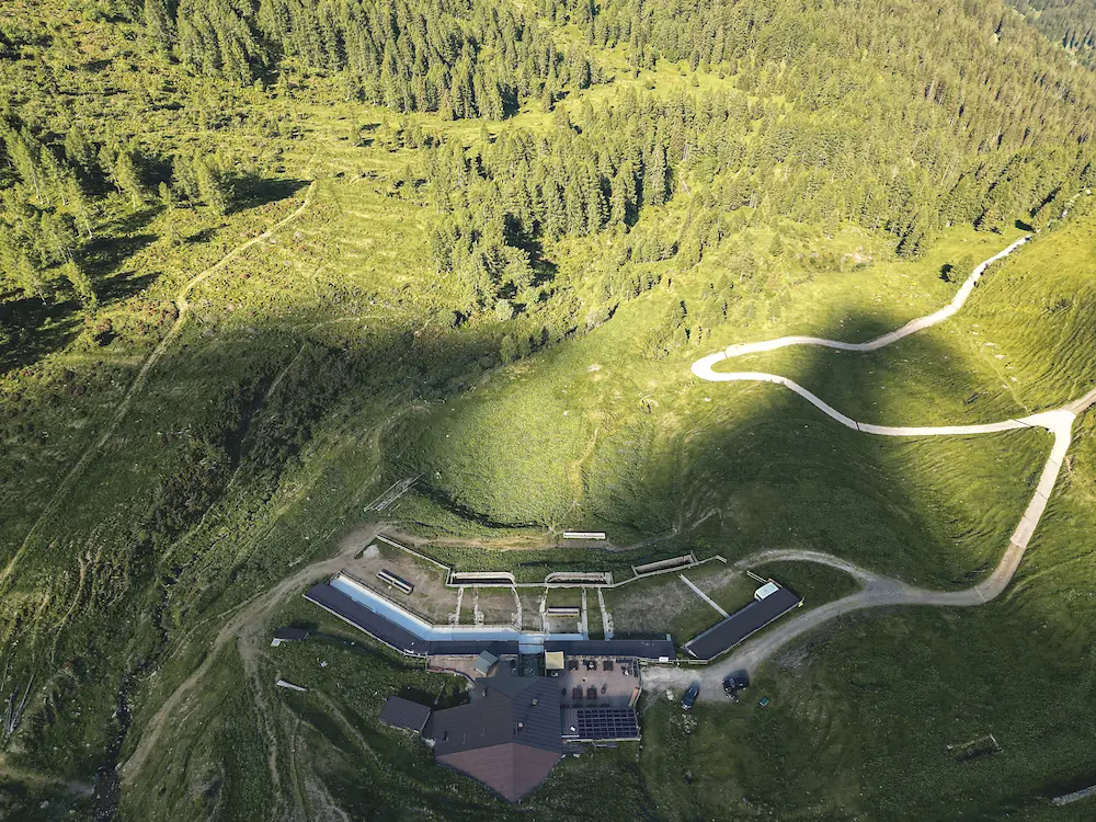 Panorama della malga visto dal drone