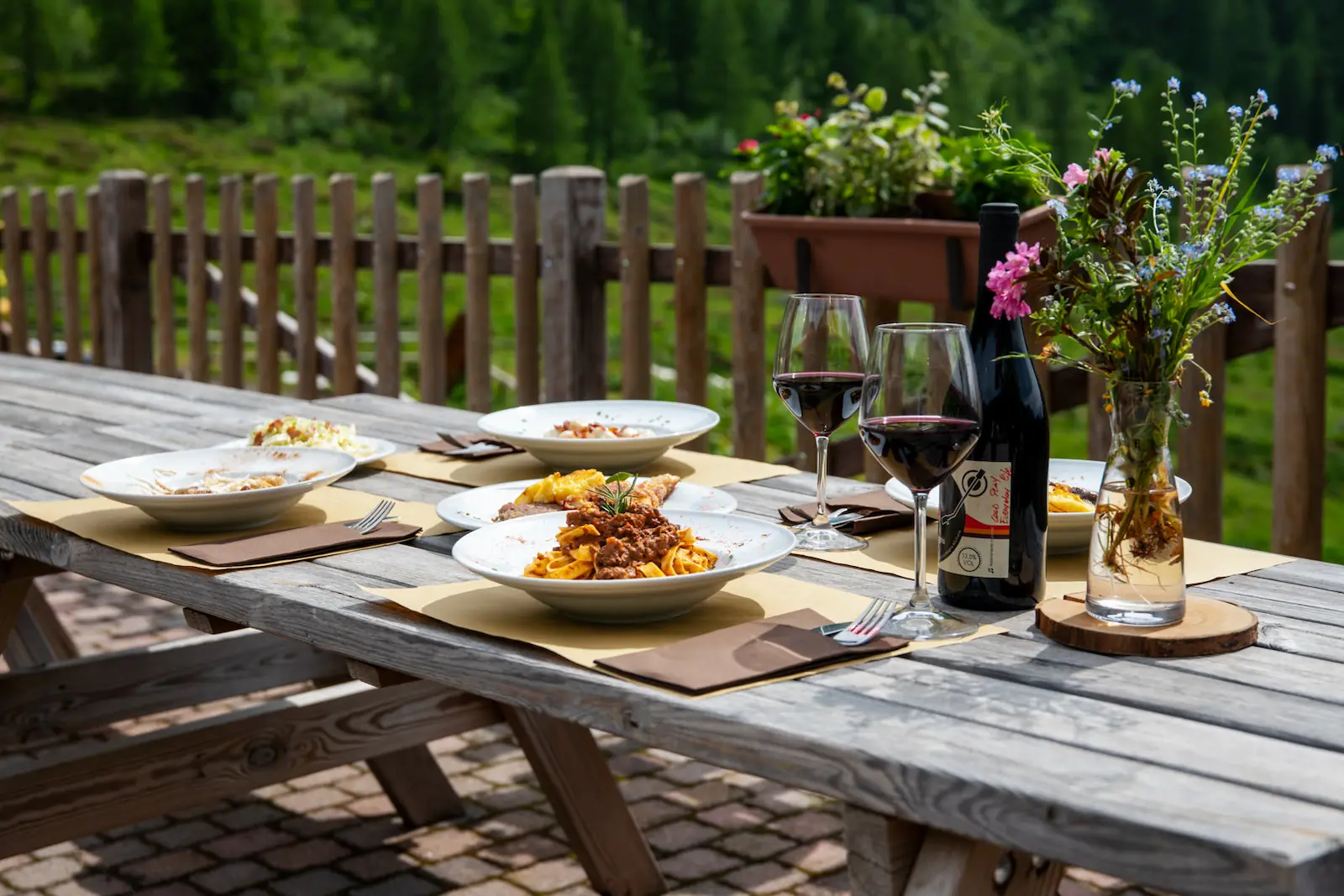 Ristorante tipico con piatti locali